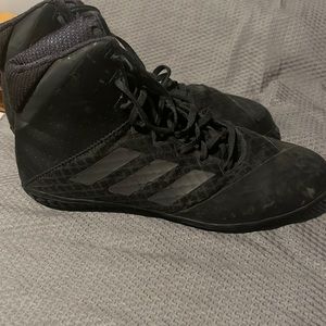 Men’s Adidas wrestling shoe blackout size 10